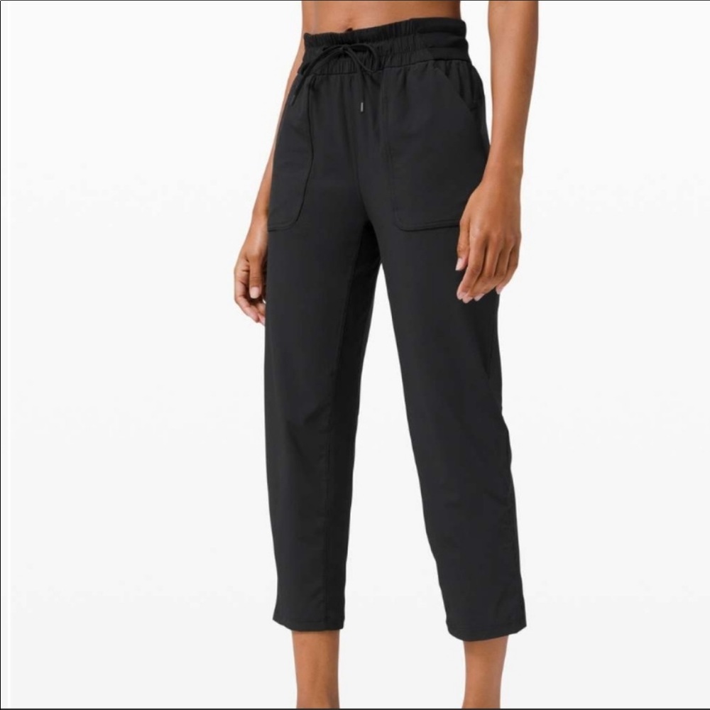 Lululemon Beyond the Studio Crop Size 6